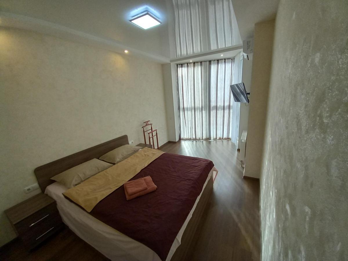Smart Apartments Drahomanova 2А Kiev Bagian luar foto