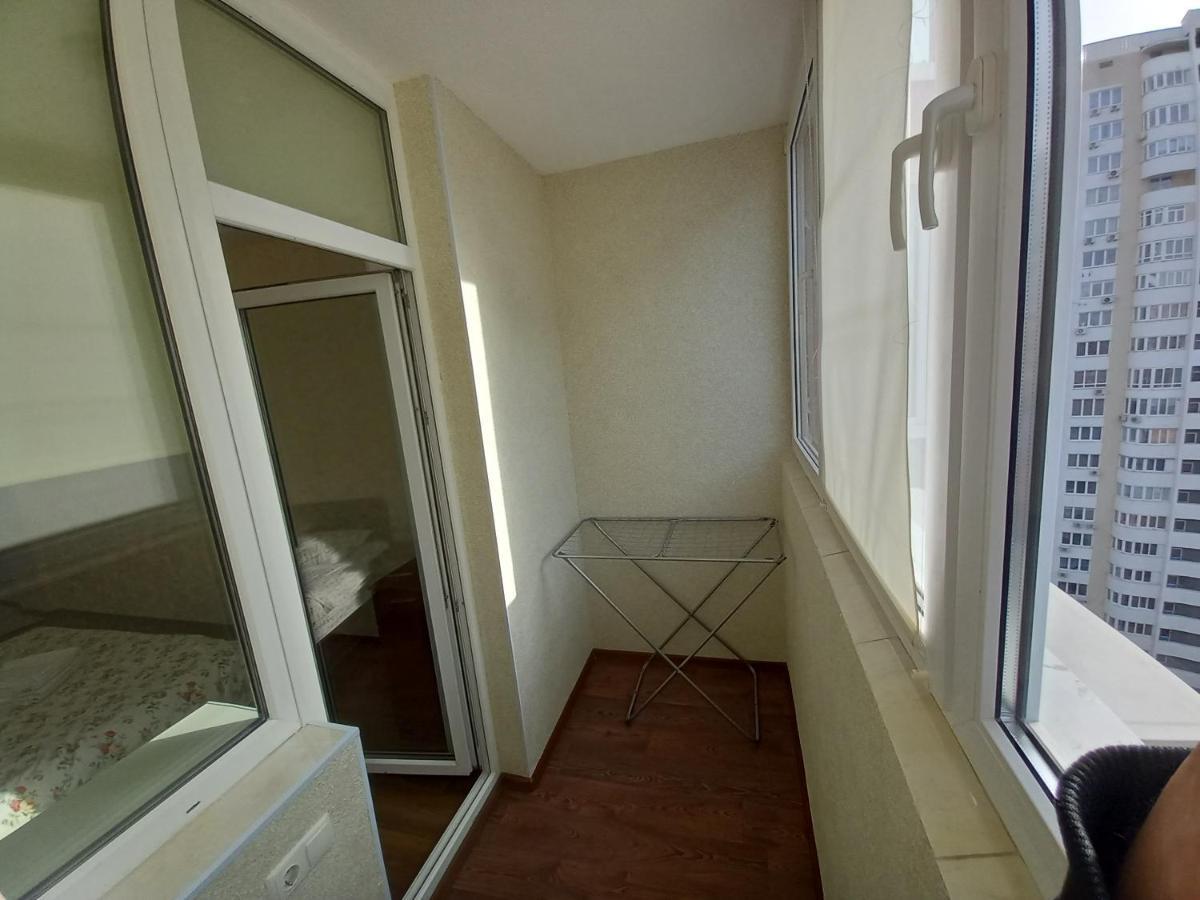 Smart Apartments Drahomanova 2А Kiev Bagian luar foto